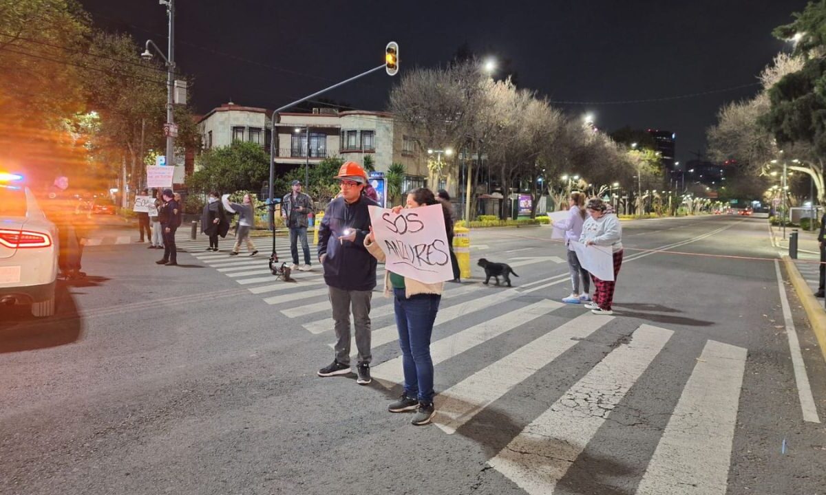 Bloquean avenidas de la colonia Anzures; denuncian que liberarán a presunto agresor de vecinos.