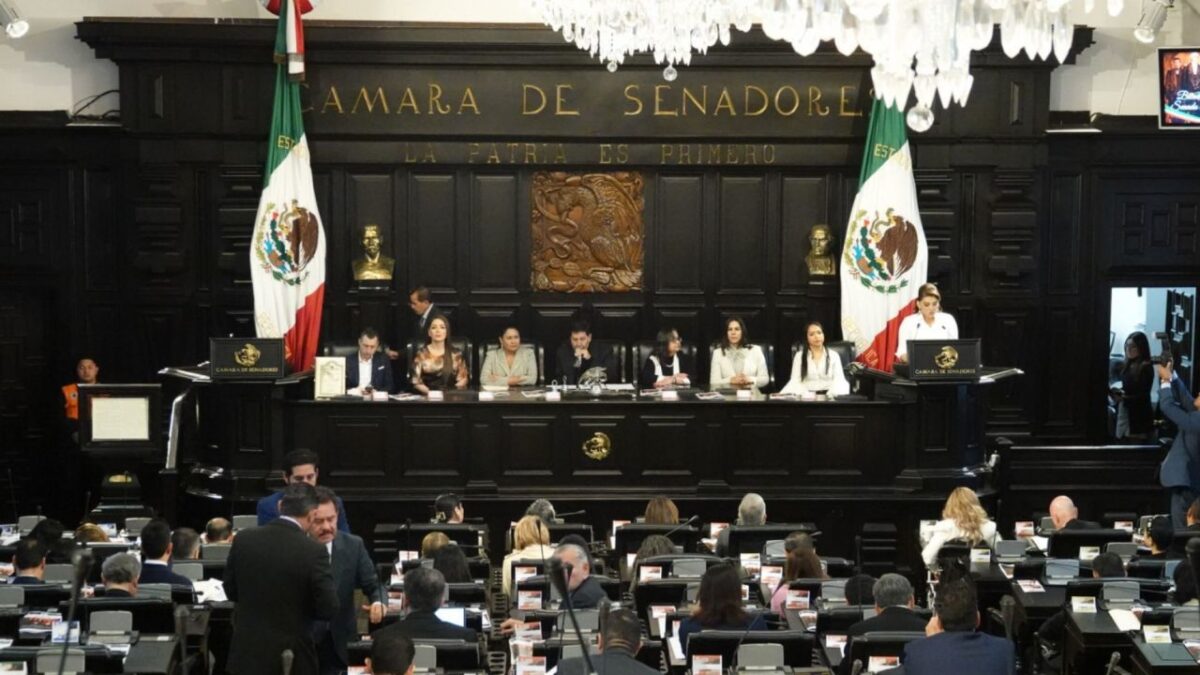 Con la asistencia de siete secretarios de Estado, entre ellos la de Gobernación Rosa Icela Rodríguez Velázquez, así como la consejera jurídica de Presidencia, Ernestina Godoy y la dirigencia nacional de Morena, los senadores de Morena llevarán a cabo, este martes 4 de febrero, su reunión plenaria en la que delinearán los temas legislativos que aprobarán en el nuevo período ordinario de sesiones.