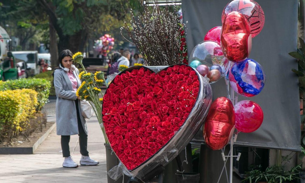 Enamorados pagarán hasta 18.75% más para celebrar el Día del Amor y la Amistad.