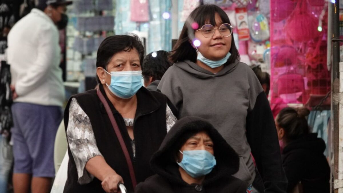 Descubre cómo puedes saber si estás padeciendo de COVID-19, influenza o resfriado común para que puedas recibir tratamiento a tiempo.