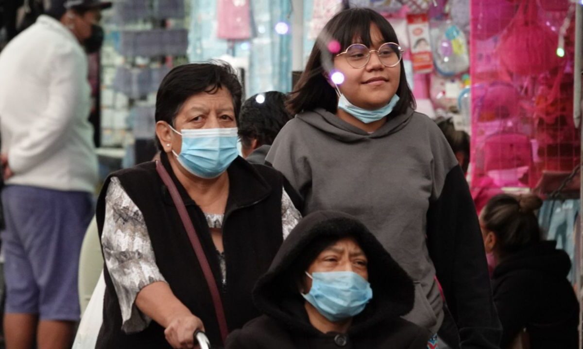 Descubre cómo puedes saber si estás padeciendo de COVID-19, influenza o resfriado común para que puedas recibir tratamiento a tiempo.