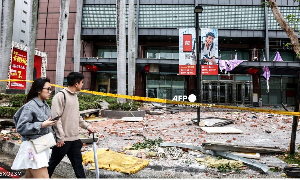 Una presunta explosión de gas sacudió una tienda departamental en Taichung, Taiwán, dejando cuatro personas muertas y 24 heridas.