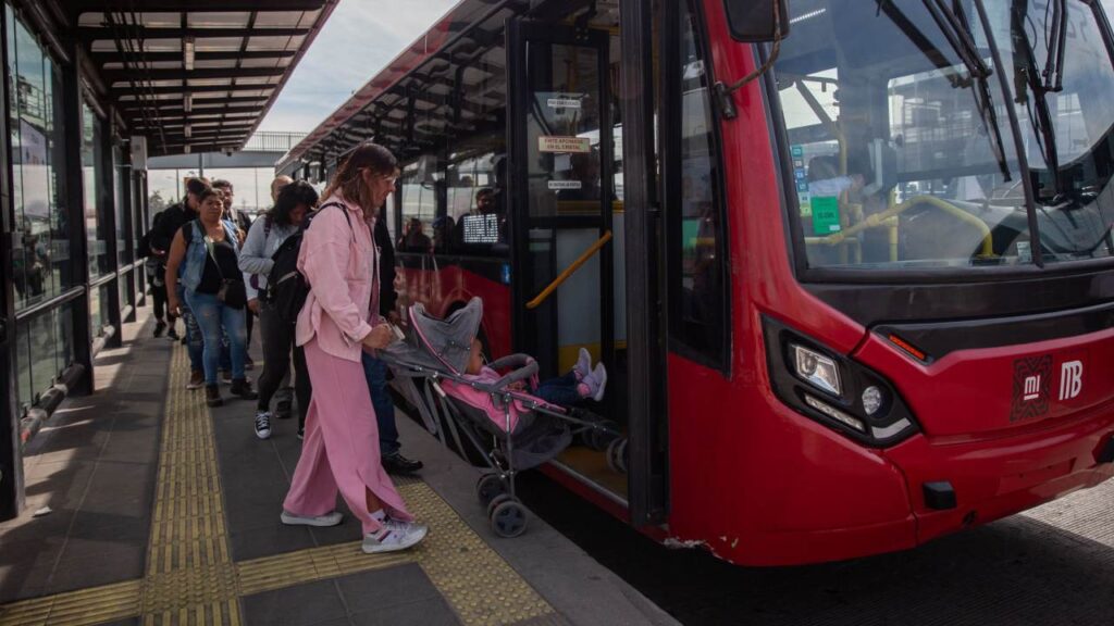 Extiende Metrobús horarios de Línea 7 en fines de semana. Noticias en tiempo real