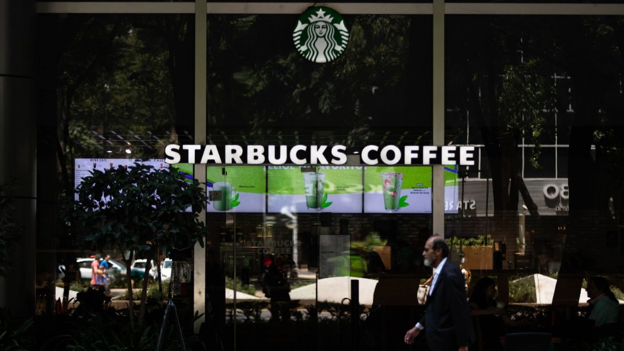 Fachada de cafetería Starbucks en CDMX