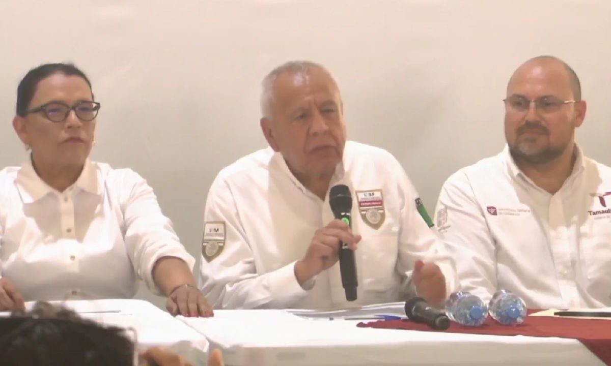 Francisco Garduño, titular del INM, ofrece “amor” y chicharrón en salsa a repatriados.