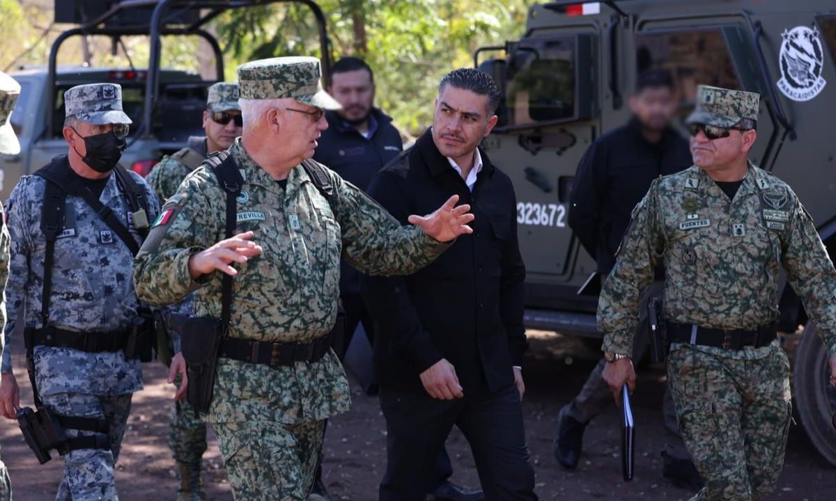 Los titulares de Seguridad Federal y Defensa, Harfuch y Trevilla supervisan labores de seguridad en Culiacán y Cosalá, Sinaloa.