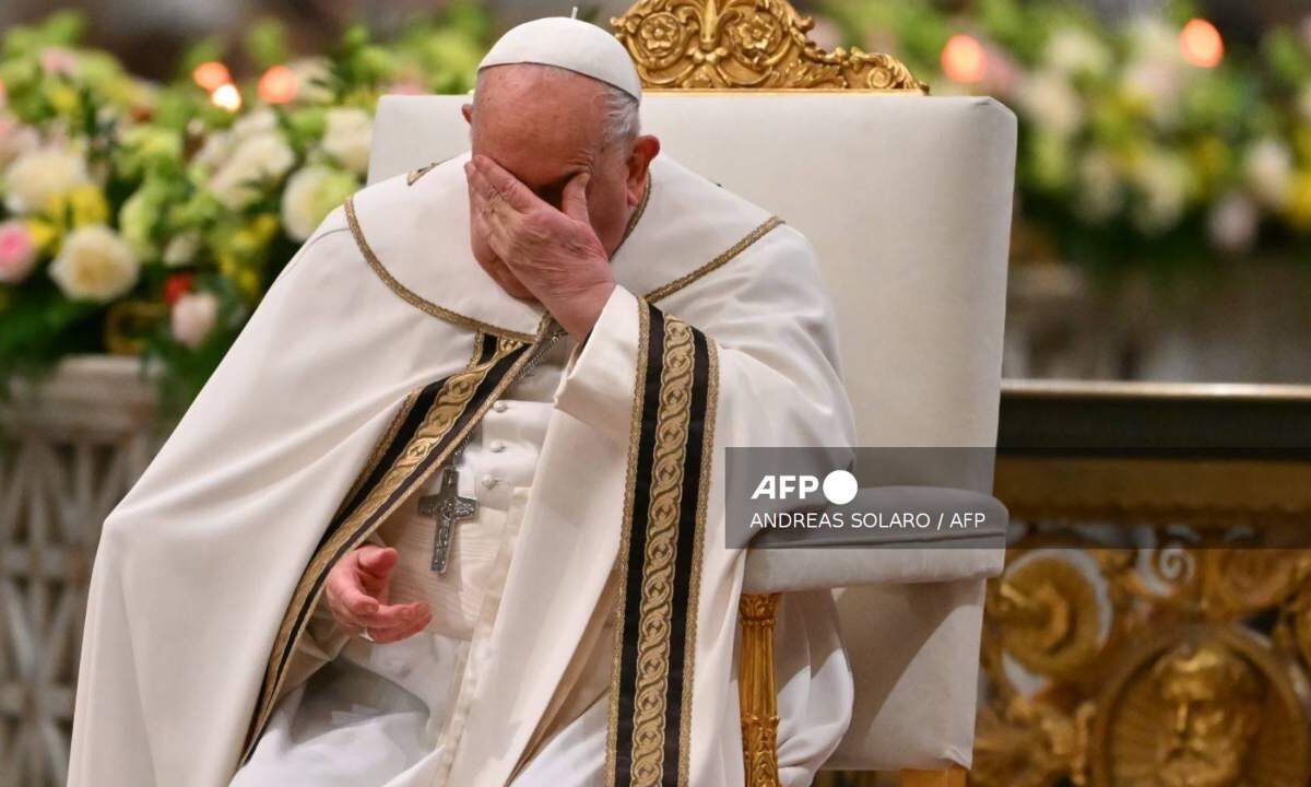 El papa Francisco tuvo que ser hospitalizado en Roma.