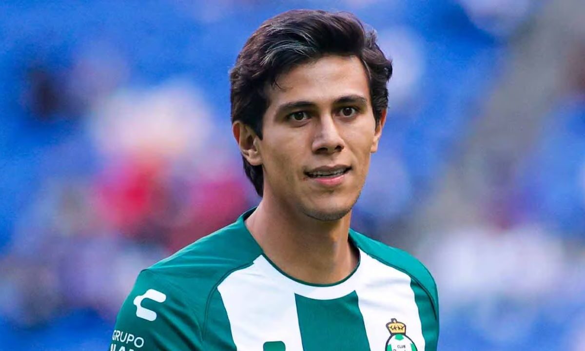 Este martes, el Club Santos Laguna rescindió el contrato de J.J. Macías, por lo que dejará de ser jugador por un breve periodo de tiempo.