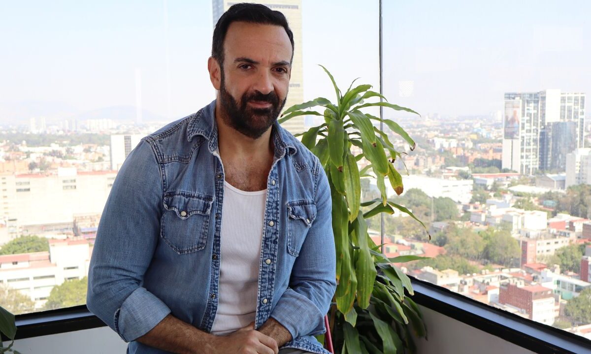 El actor y productor mexicano Pablo Perroni está a unos días de cerrar la temporada de No Al Dinero, una obra de origen francés y escrita por Flavia Coste.