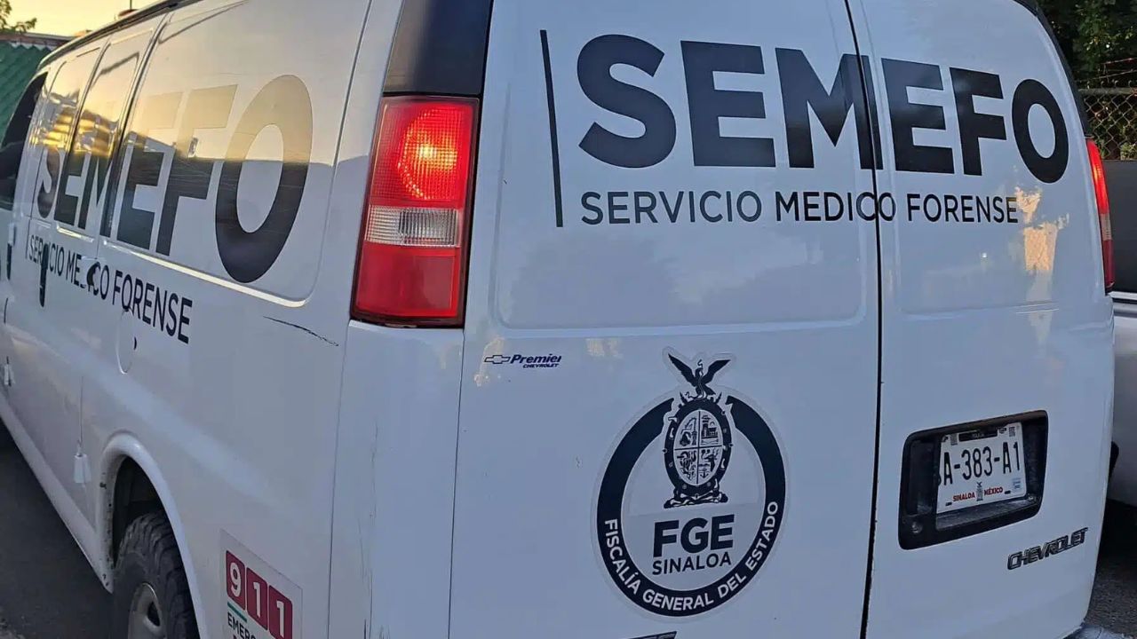 Madres buscadoras localizaron el cuerpo de periodista sonorense en Semefo de Culiacán.