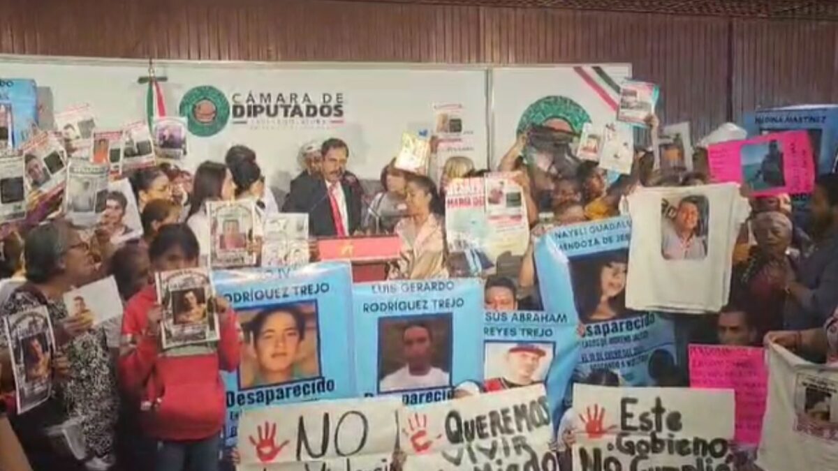 Grupo de Madres Buscadoras de Jalisco se manifiesta en la Cámara de Diputados