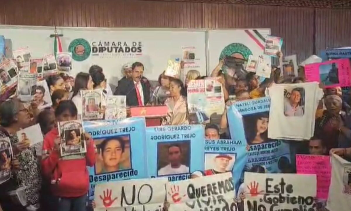 Grupo de Madres Buscadoras de Jalisco se manifiesta en la Cámara de Diputados