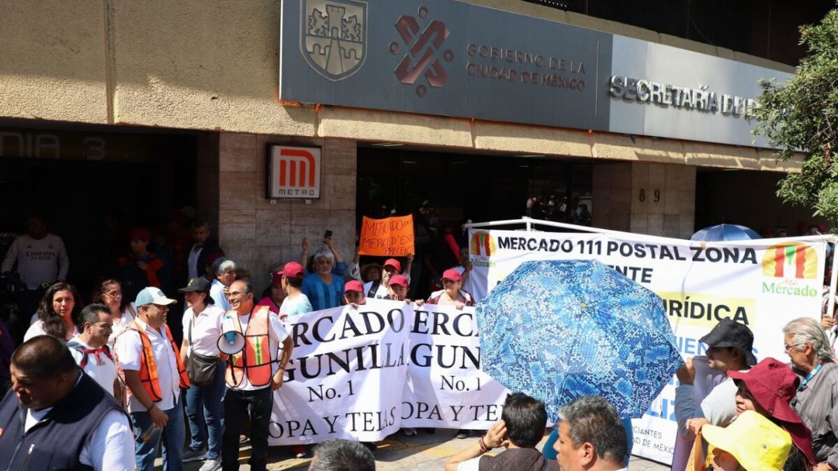 Los comerciantes se manifestaron afuera de la Sedeco en busca de dialogar con las autoridades de la dependencia