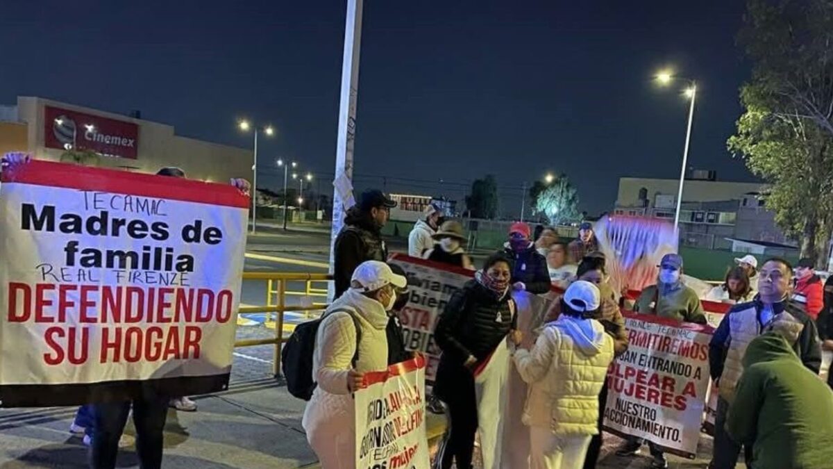 Manifestantes mexiquenses protestan en la México-Pachuca por Ojo de Agua