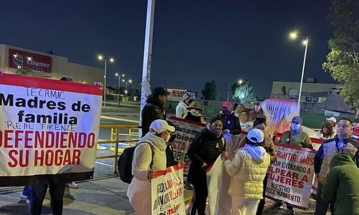 Manifestantes mexiquenses protestan en la México-Pachuca por Ojo de Agua