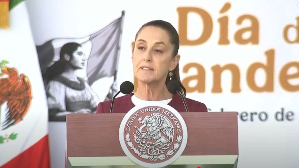 En el Día de la Bandera, la presidenta Claudia Sheinbaum advirtió que México no se arrodilla ante nadie.