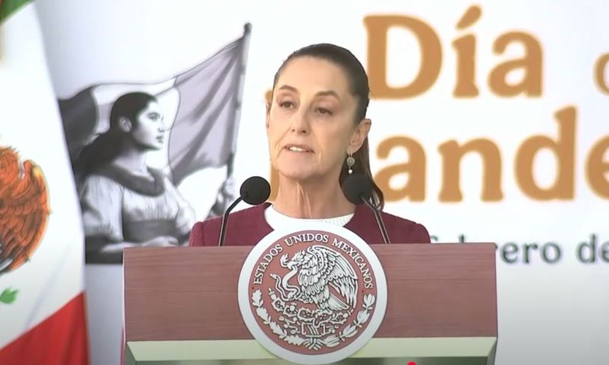 En el Día de la Bandera, la presidenta Claudia Sheinbaum advirtió que México no se arrodilla ante nadie.