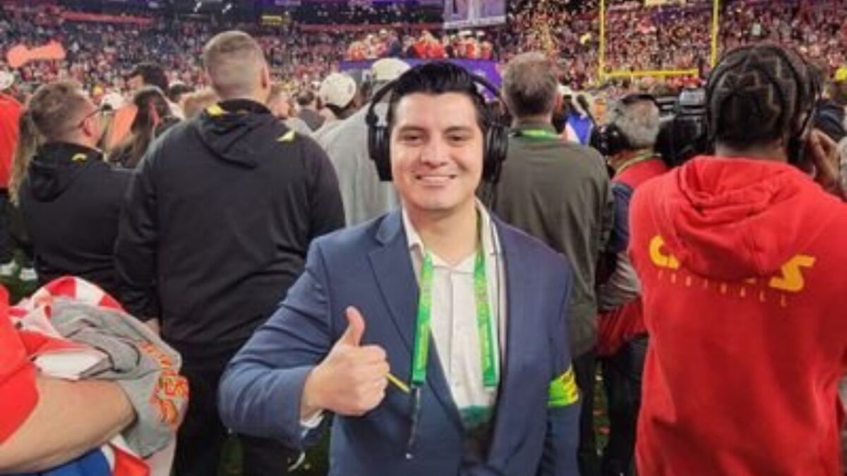 Adán Manzano se encontraba cubriendo la previa del Super Bowl LIX.