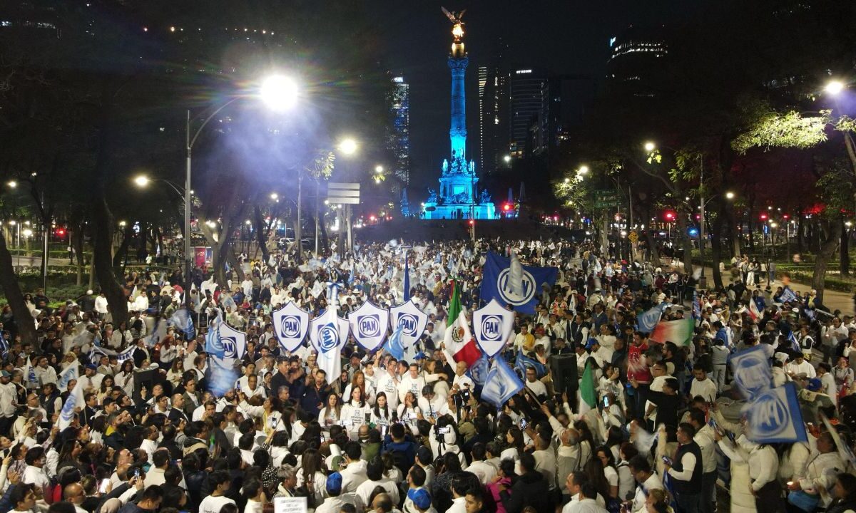 El PAN se manifestó en Paseo de la Reforma para protestar en contra de la elección del poder judicial el próximo 1 de junio.