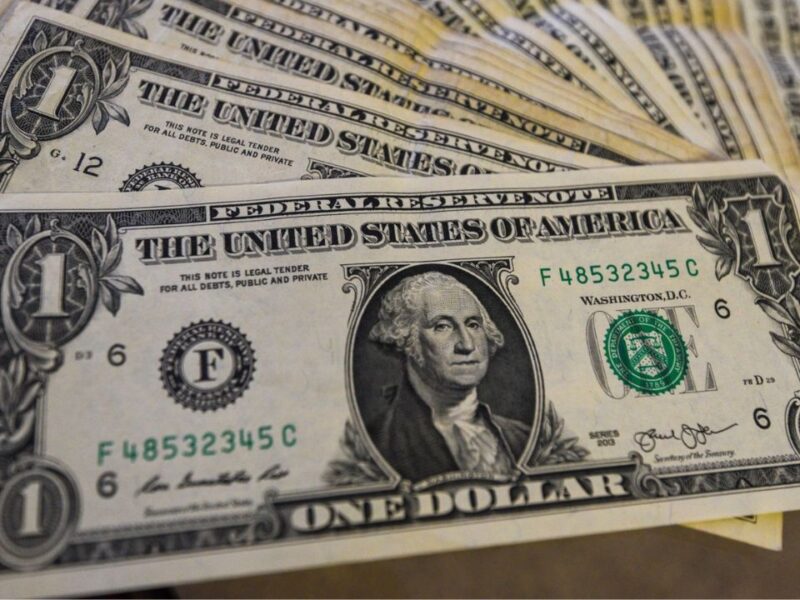 Peso dispara a 21.20 por dólar este domingo