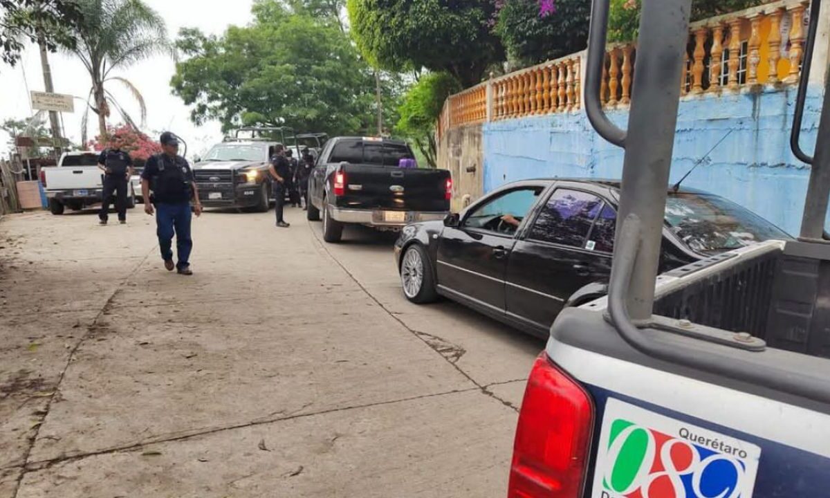 Una mujer policía que se encontraba de guardia en un módulo de seguridad del municipio de Landa de Matamoros, en la zona serrana de Querétaro, mató a su compañero de turno al accionarse su arma de cargo de manera accidental mientras daba mantenimiento a su equipo.