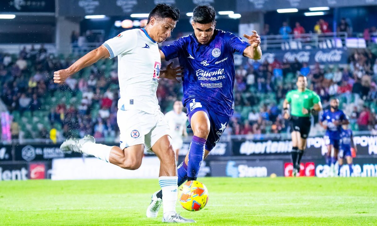 El partido entre Cruz Azul y Mazatlán se le fue de las manos a La Máquina al minuto 86, luego de un penal marcado en favor de los cañoneros.