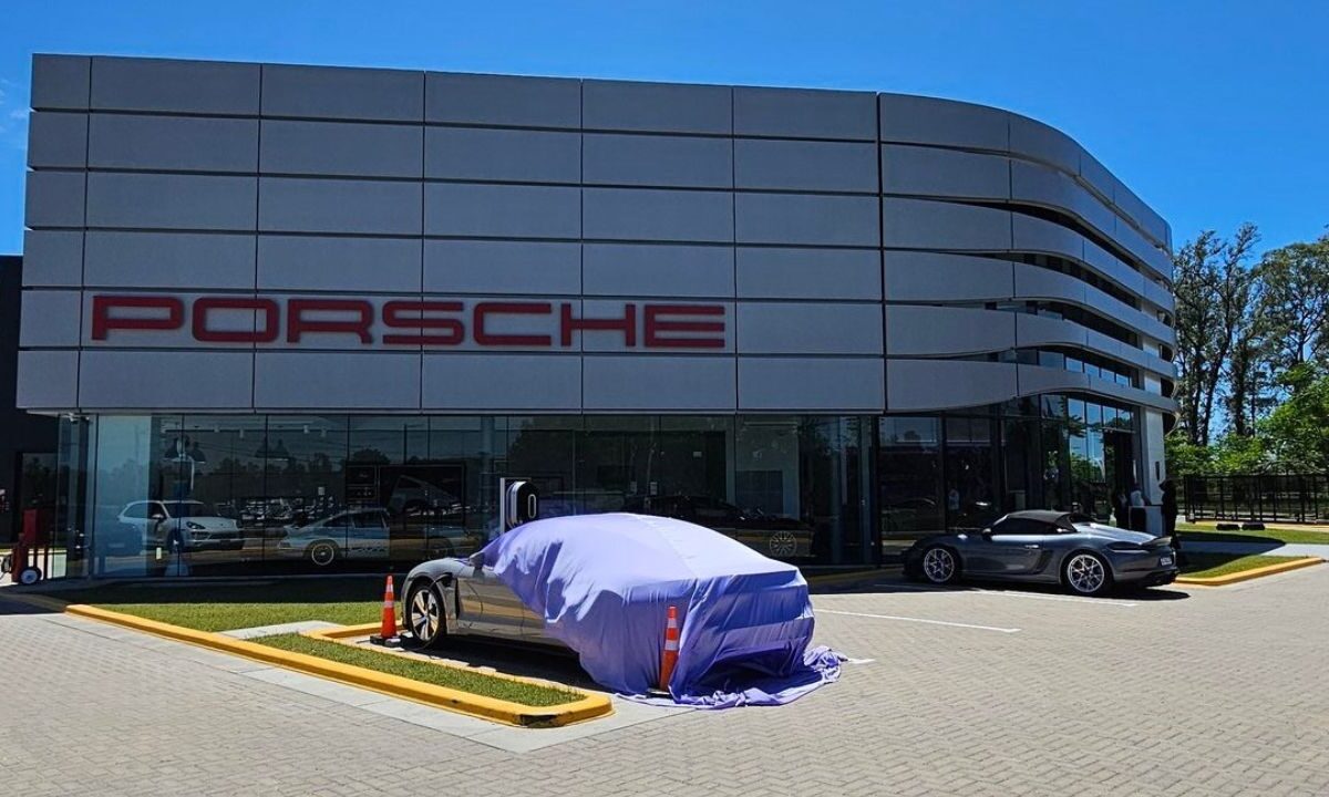 Porsche anunció que planea eliminar poco más de mil 900 empleos en Alemania debido a las dificultades del sector automotriz.