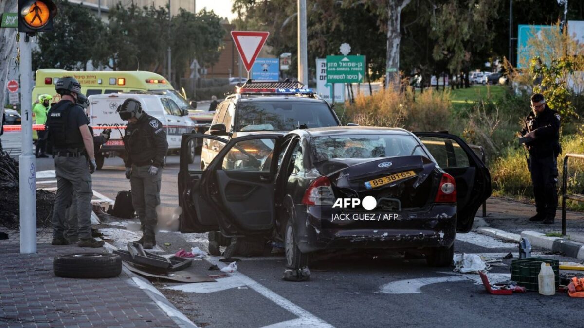 Un vehículo embistió a peatones en Haifa, dejando un saldo de 14 personas heridas, hecho que se investiga como un posible ataque terrorista.