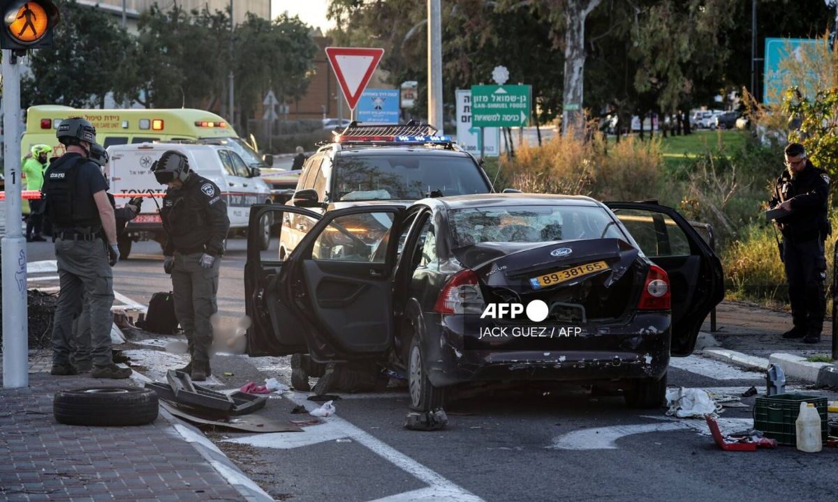 Un vehículo embistió a peatones en Haifa, dejando un saldo de 14 personas heridas, hecho que se investiga como un posible ataque terrorista.