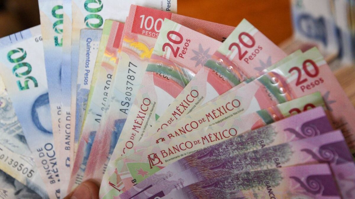 Billetes de diversas denominaciones de México que sirven para realizar el ahorro hormiga como lo recomienda la Profeco.