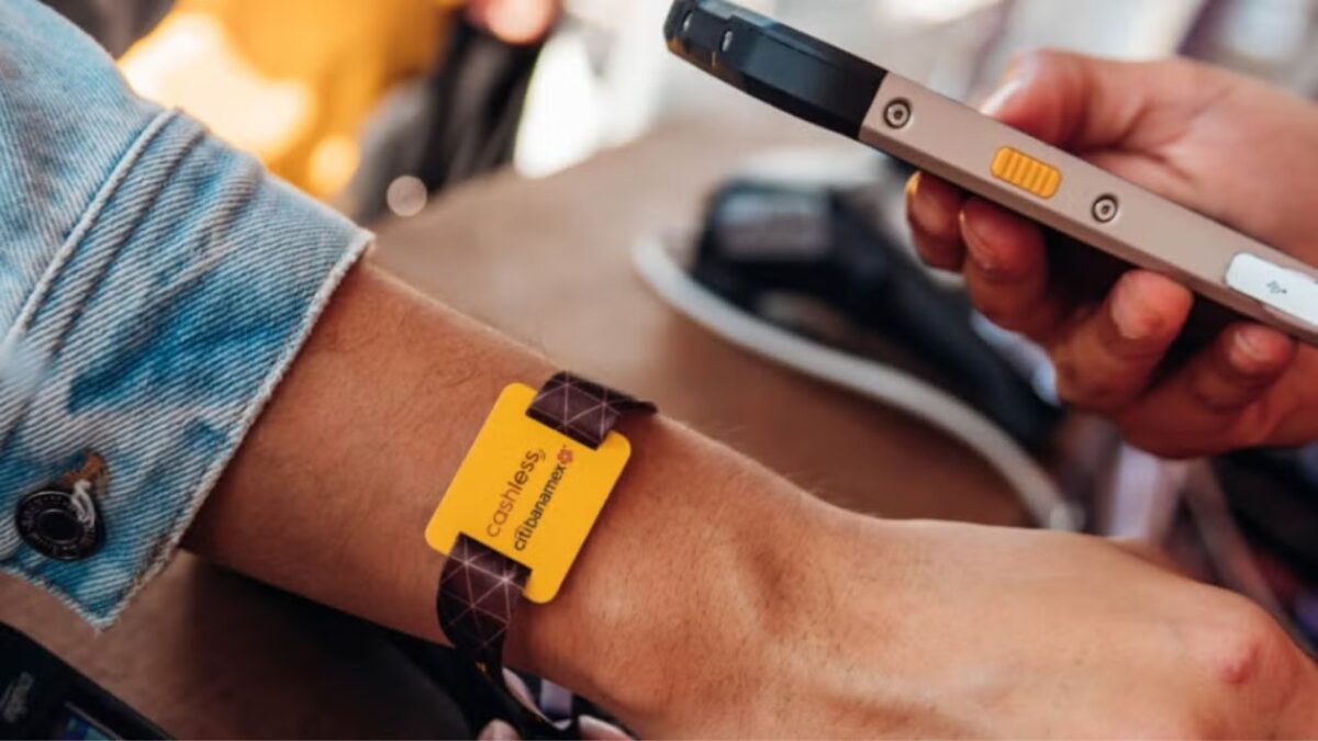 Profeco anuncia cambios para uso de pulseras cashless en festivales