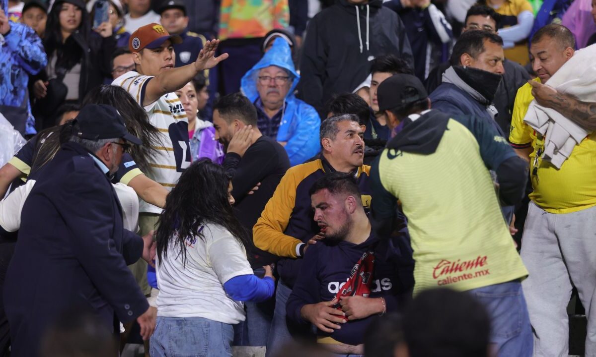 Pumas vs América: Detienen a aficionados en CU