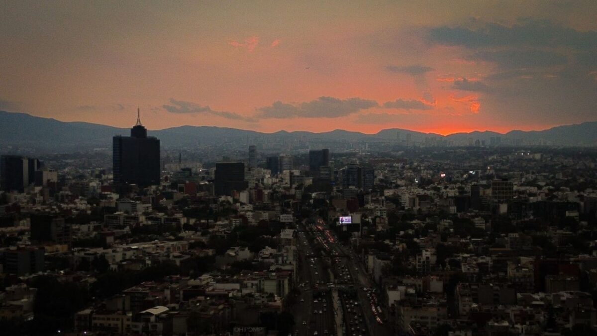 La Ciudad de México y el Área Metropolitana se enfrentan de nueva cuenta a una contingencia ambiental. Y es que luego de que se declarara activa este 26 de febrero se deben seguir algunas recomendaciones para evitar daños debido a los altos niveles de contaminación.