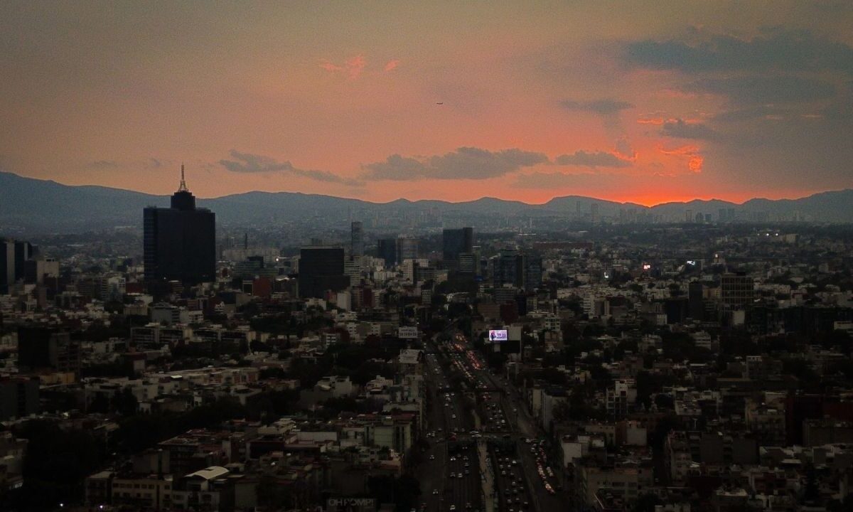 La Ciudad de México y el Área Metropolitana se enfrentan de nueva cuenta a una contingencia ambiental. Y es que luego de que se declarara activa este 26 de febrero se deben seguir algunas recomendaciones para evitar daños debido a los altos niveles de contaminación.