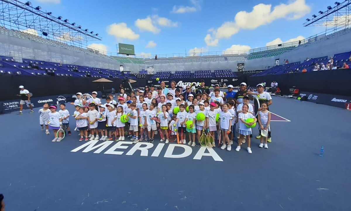 Renata Zarazúa promueve la práctica del tenis en Méri