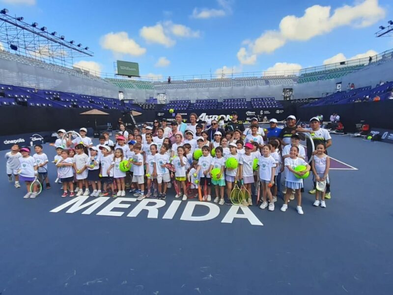 Renata Zarazúa promueve la práctica del tenis en Mérida