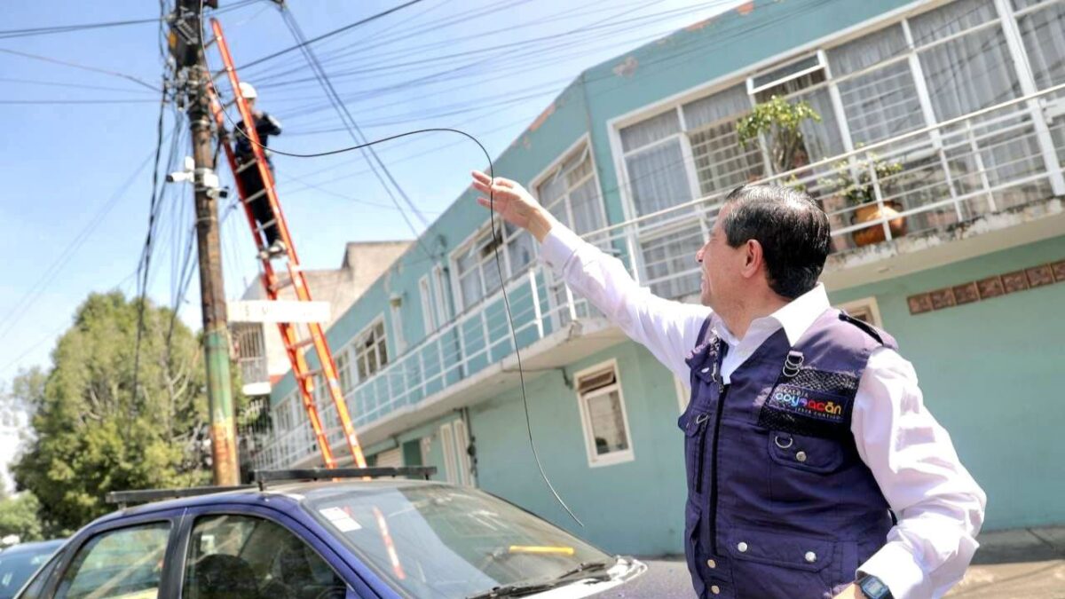 El alcalde de Coyoacán añadió que se han corregido más de 93 mil metros lineales tanto de fibra como de cable coaxial, en altura y tensión.