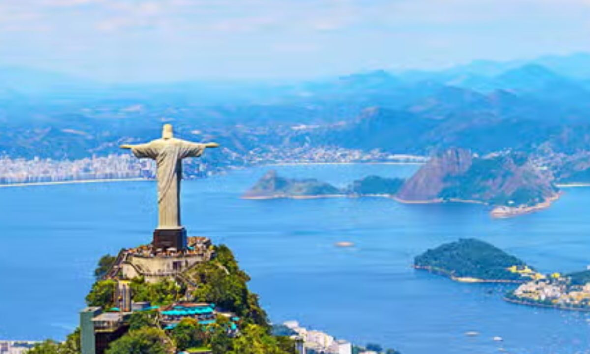 Río de Janeiro registra su temperatura más alta en décadas con 44 °C, según el sistema meteorológico Alerta Río.