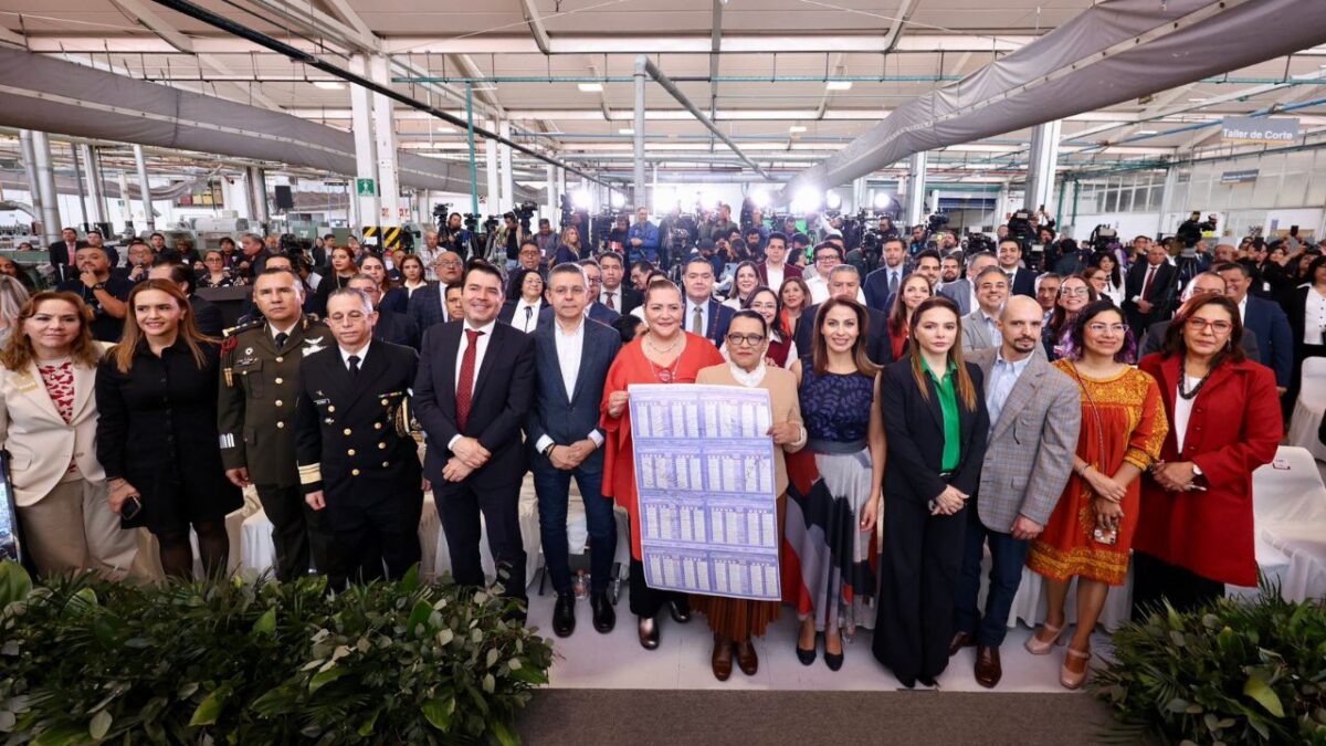 Durante el arranque de la impresión de boletas para la elección judicial Rosa Icela expresó que el proceso será todo un éxito.