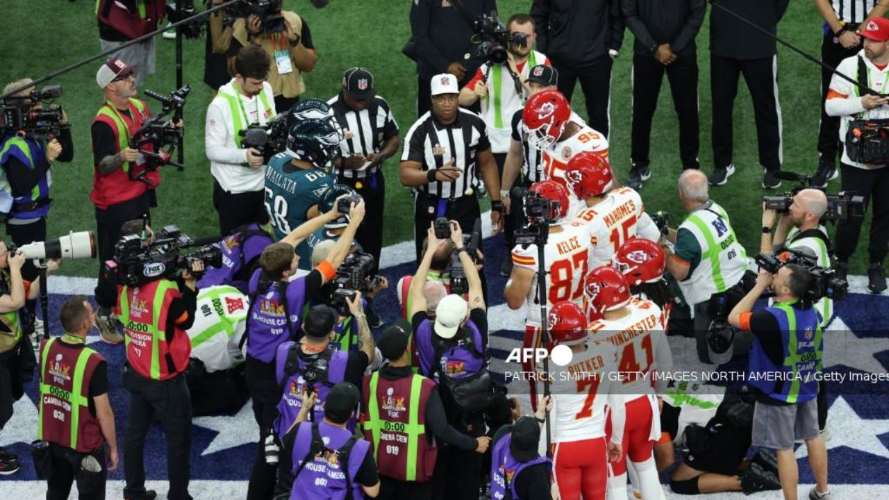 Llaman a la reflexión a la sociedad mexicana ante prácticas desiguales en el Super Bowl LIX.