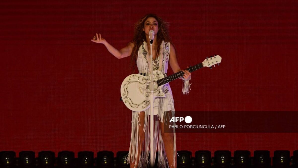 Shakira ofreció concierto en Lima tras salir del hospital.