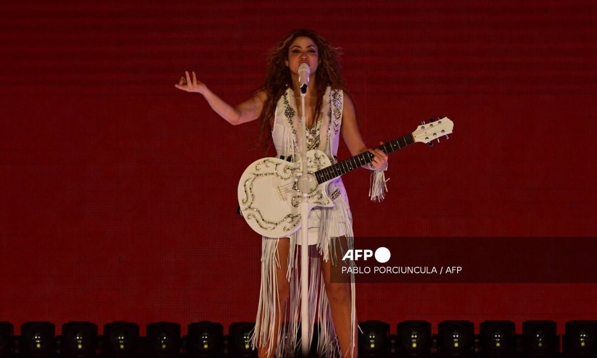 Shakira ofreció concierto en Lima tras salir del hospital.