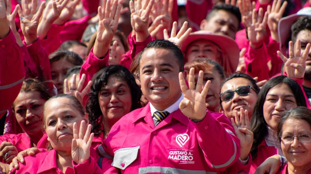 El alcalde de Gustavo A. Madero, Janecarlo Lozano, presentó a los 900 nuevos trabajadores.