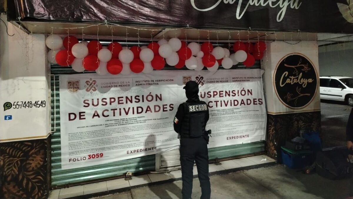 Personal del Invea y elementos de la SSC participaron en la suspensión de 52 chelerías en seis alcaldías de la CDMX.