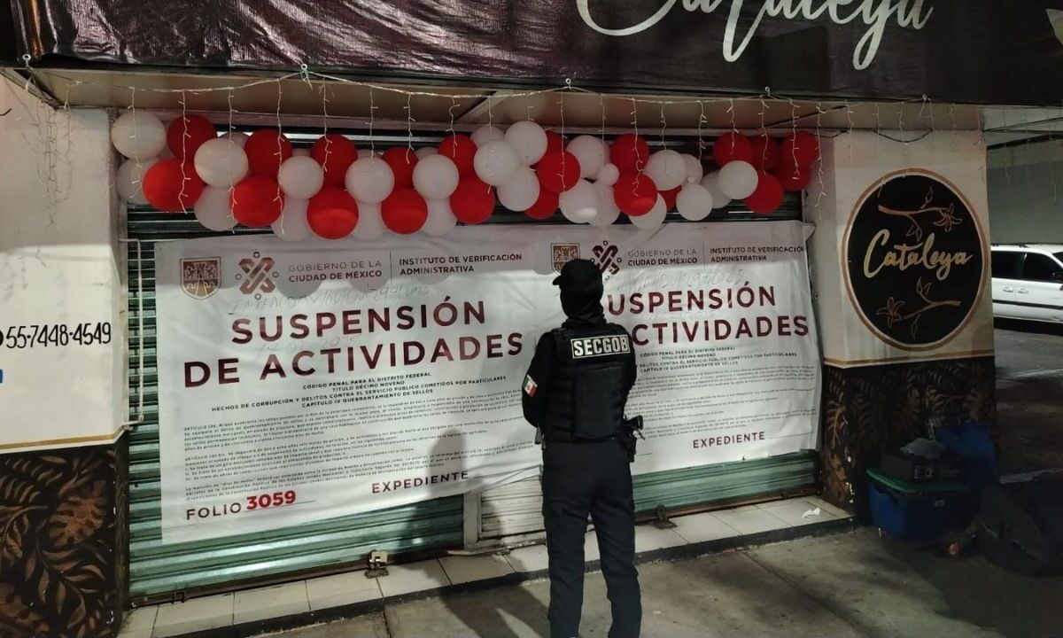 Personal del Invea y elementos de la SSC participaron en la suspensión de 52 chelerías en seis alcaldías de la CDMX.