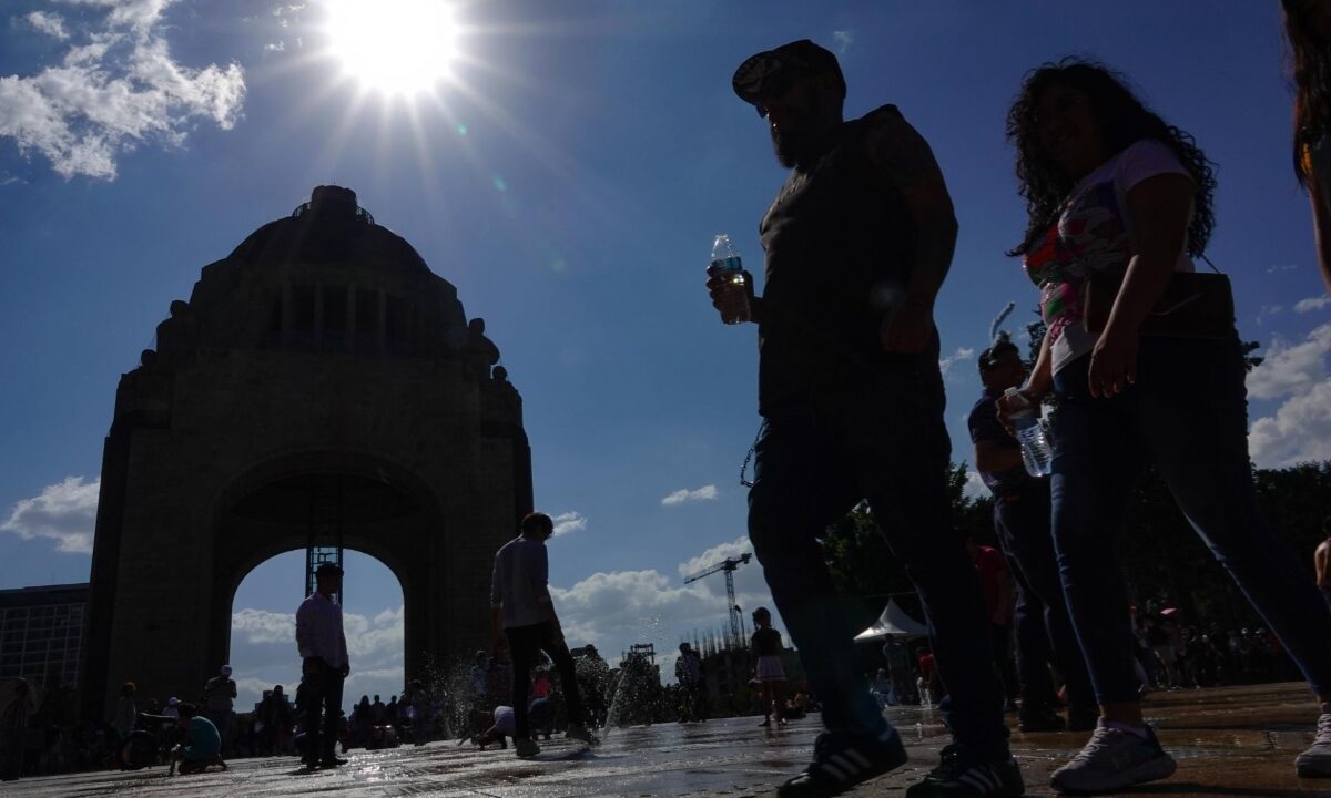 Calor en el monumento a la revolución