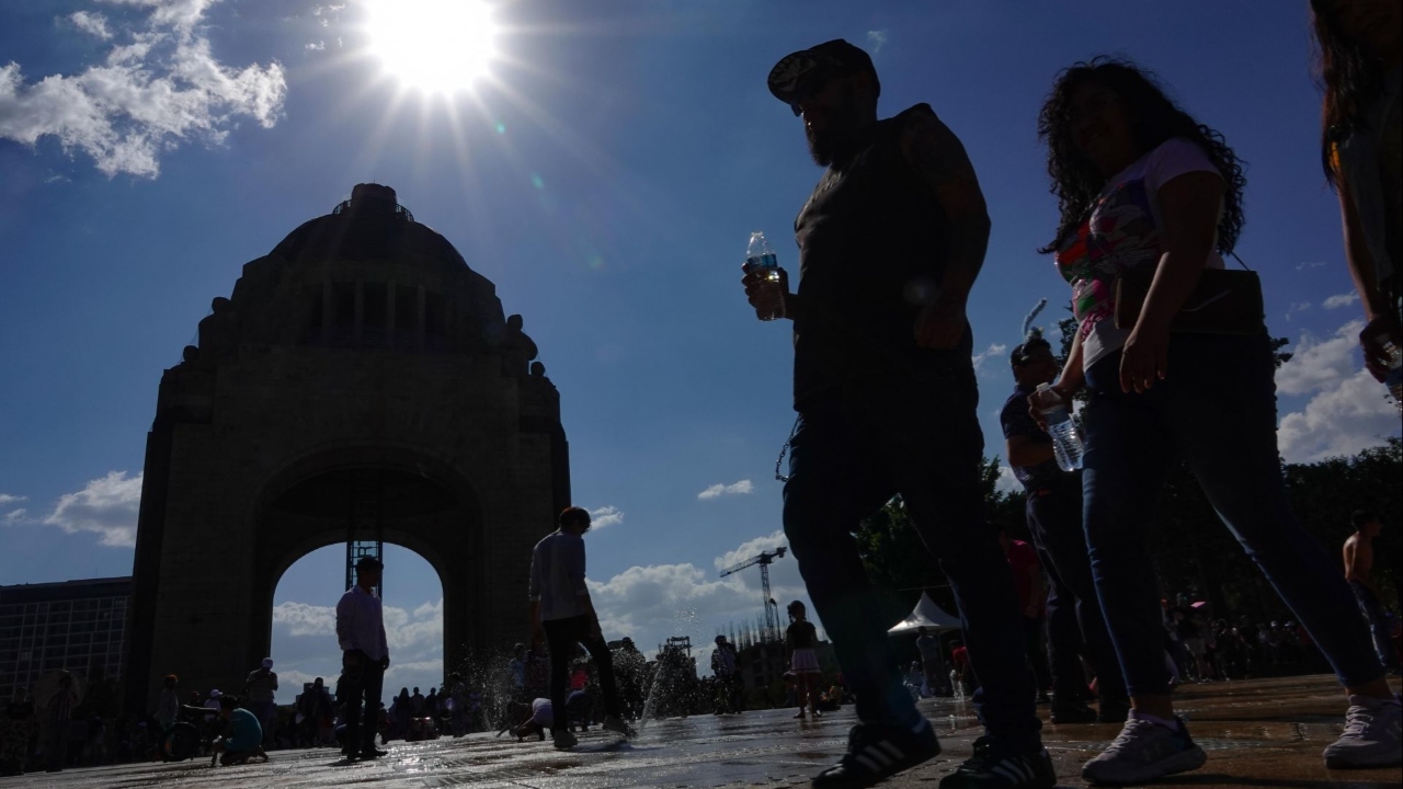 Calor en el monumento a la revolución