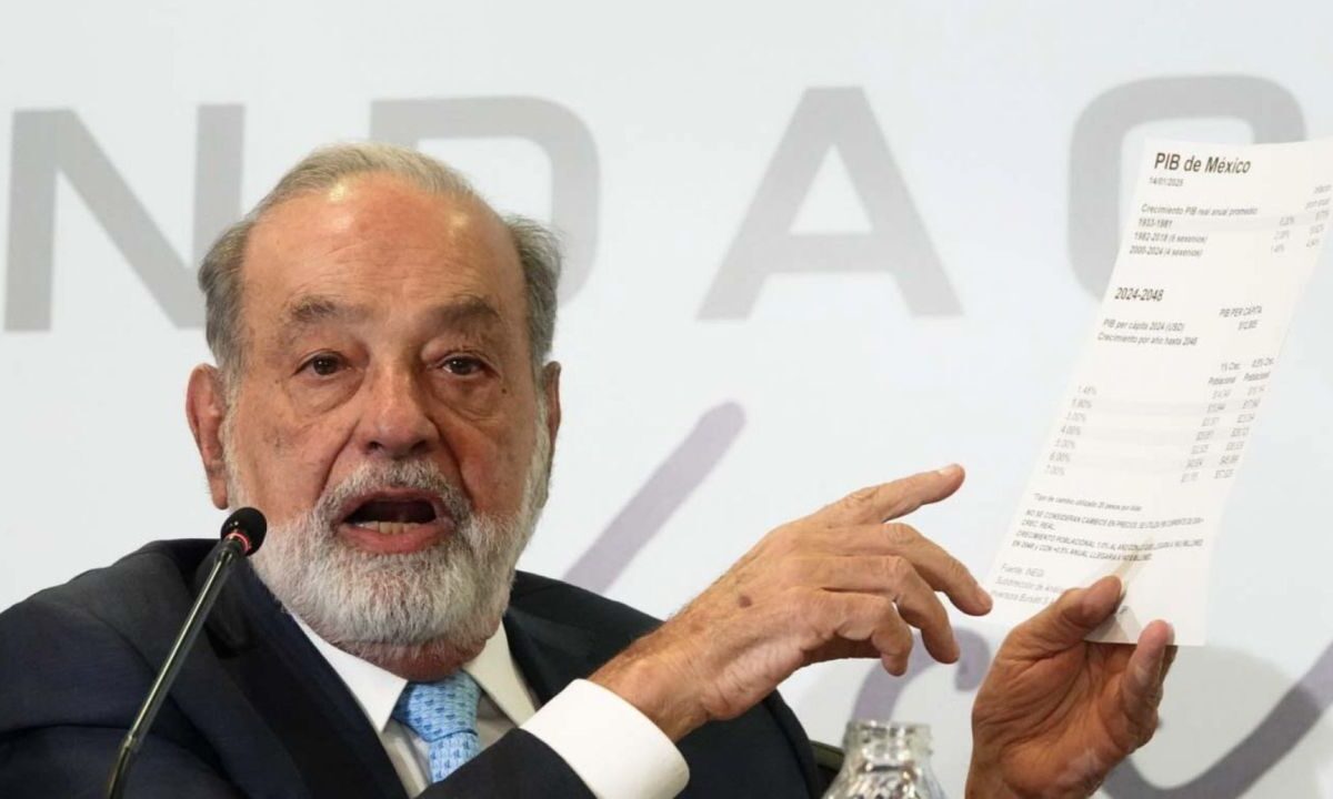 Carlos Slim en conferencia de prensa donde habló de "un mal recuerdo del IFT”.