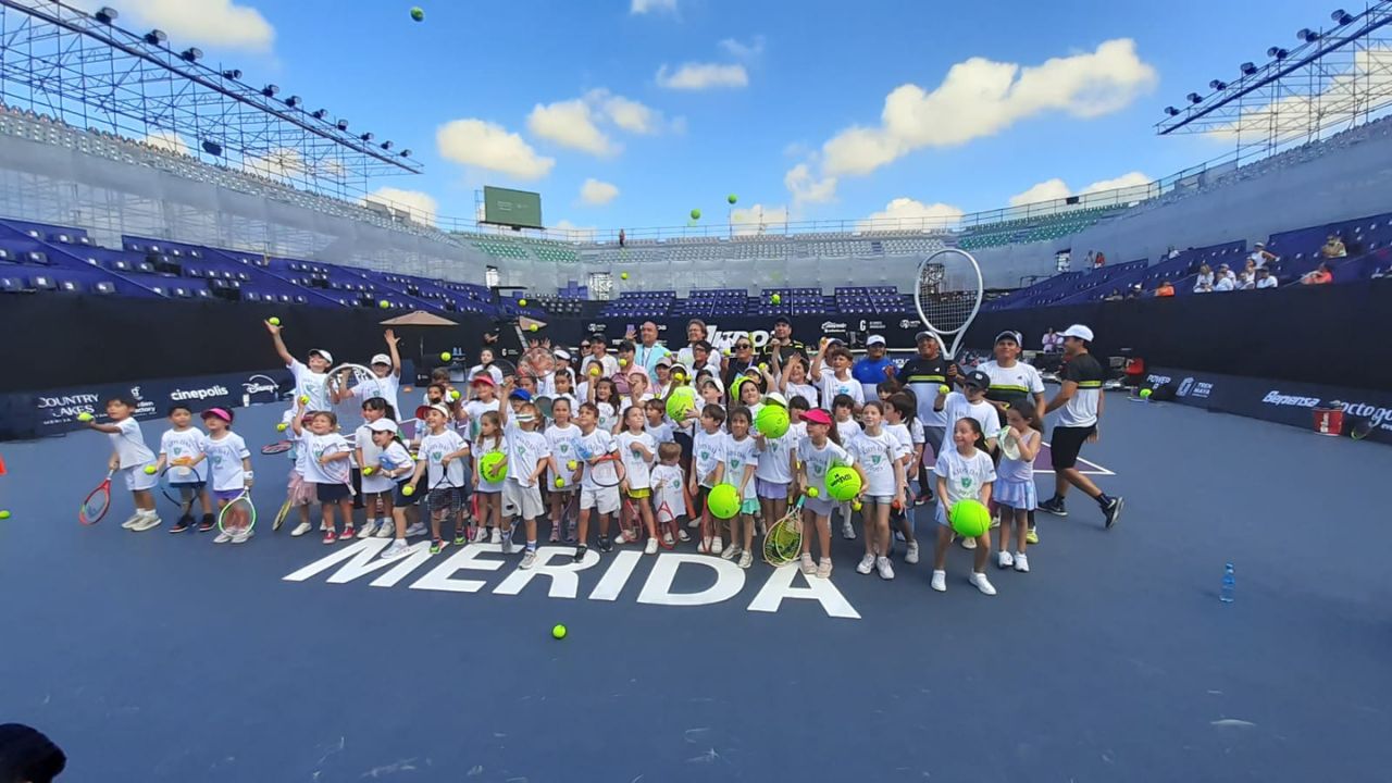 La tenista mexicana acudió al Mérida Open 2025 para realizar una activación