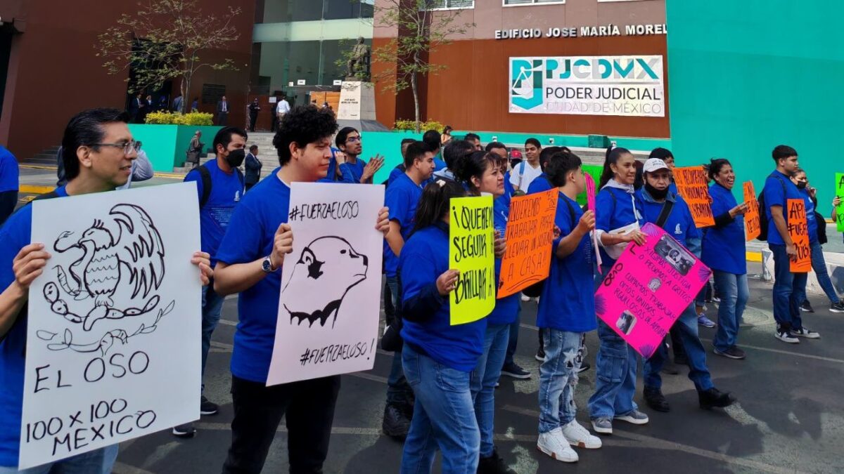 Trabajadores de la fabrica El Oso se manifiestan en la CDMX